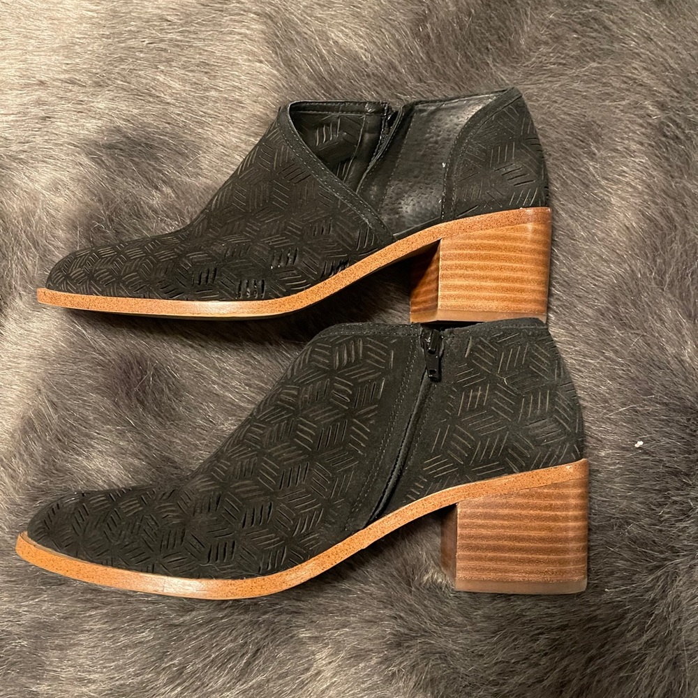 NEVER WORN Booties